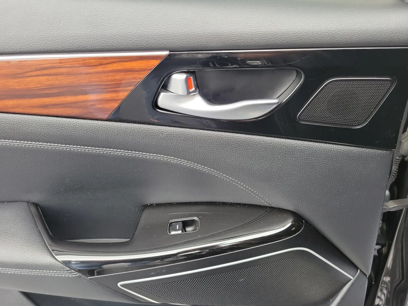 2019 Kia Cadenza - $14,988