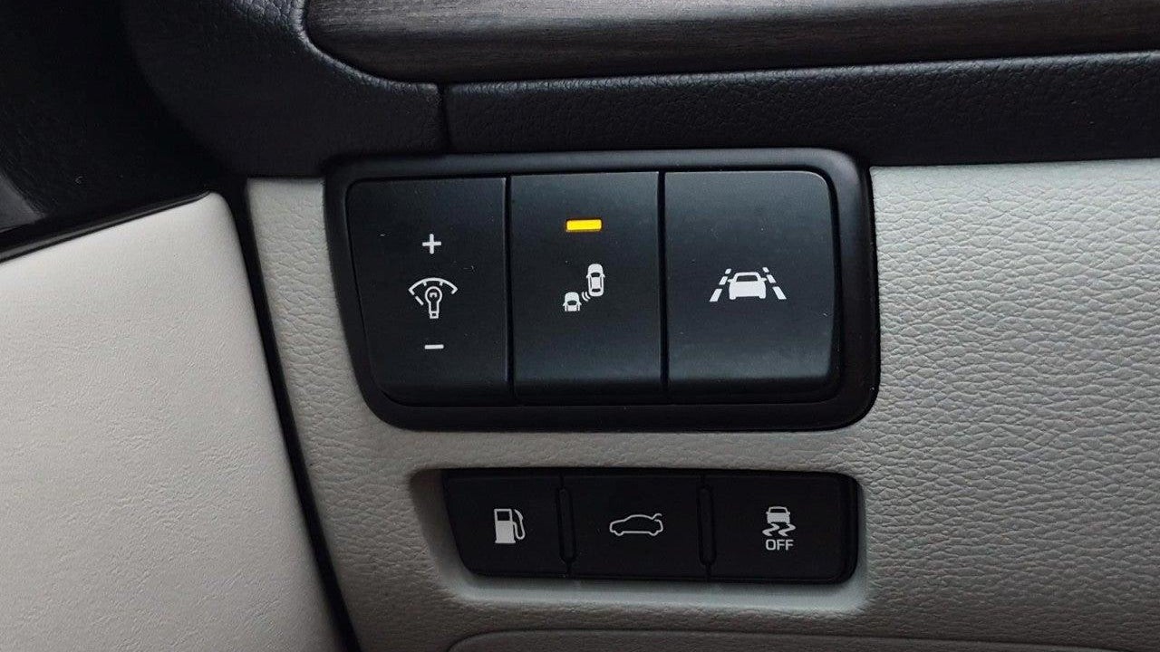 2020 Kia Cadenza Technology