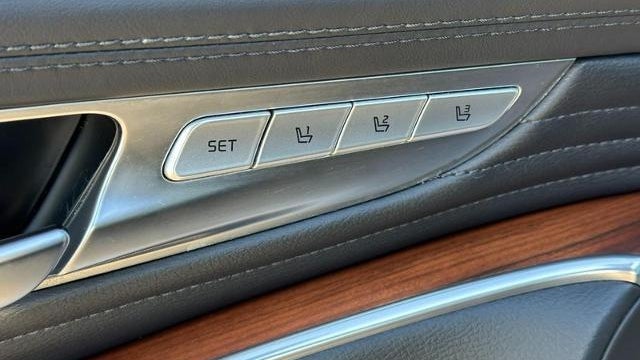2019 Kia K900 Luxury