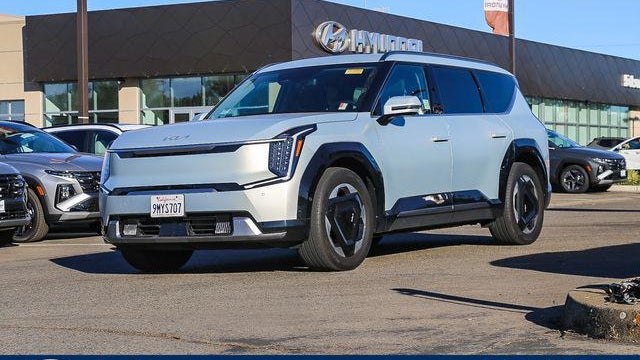 Preowned 2024 Kia EV9 Land for Sale