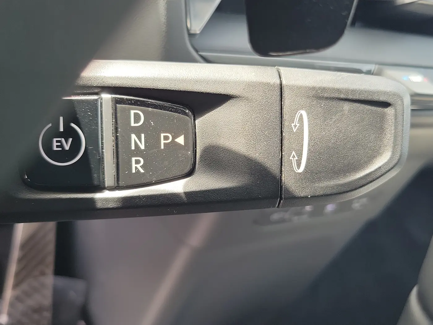 2024 Kia Ev9 - $37,880