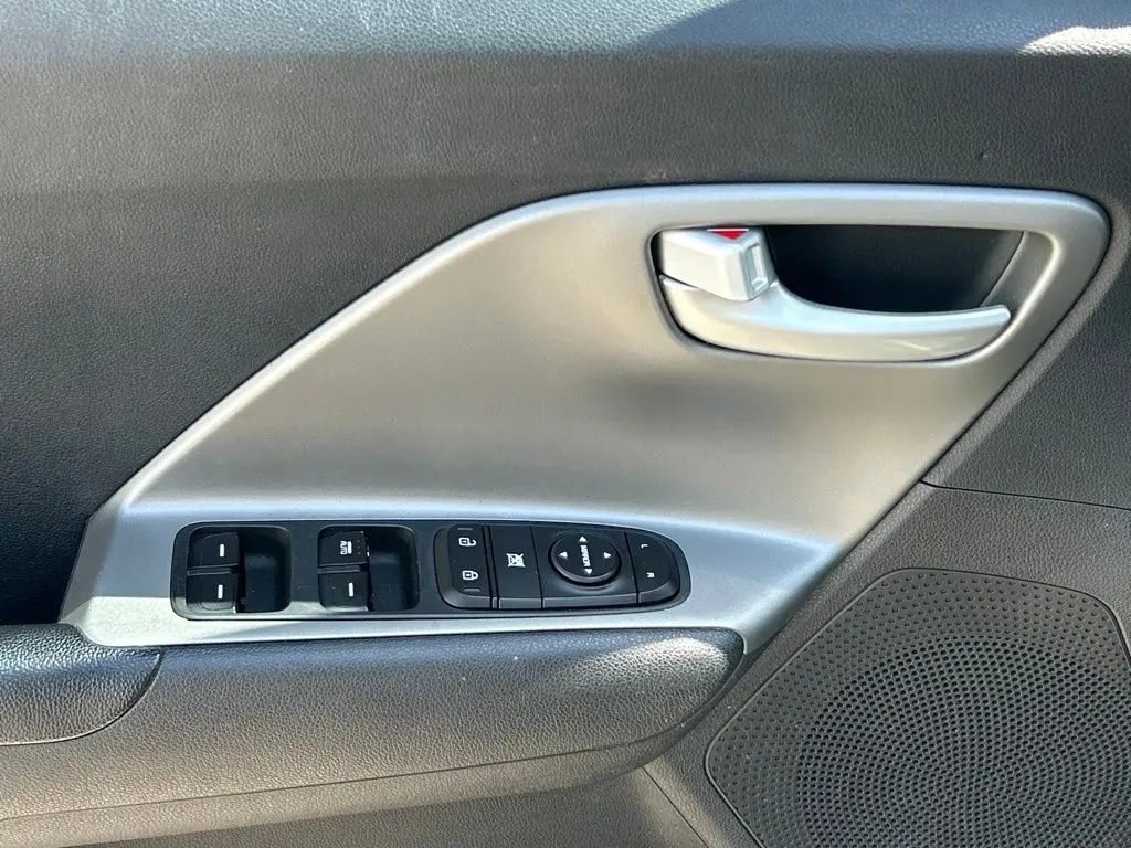 2019 Kia Niro - $9,994