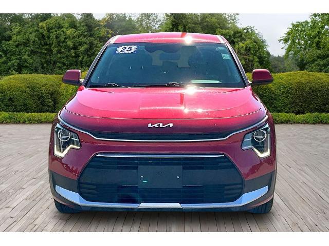 2025 Kia Niro LX — photo 1 of 12
