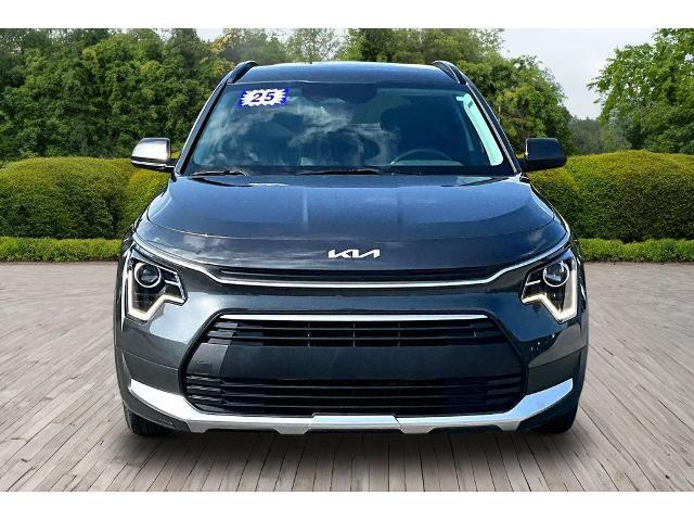 2025 Kia Niro LX — photo 1 of 12