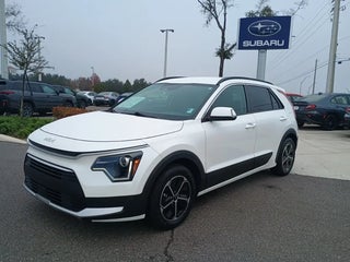 2023 Kia Niro with Snow White Pearl Exterior