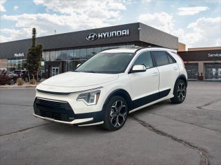 2025 Kia Niro with Snow White Pearl Exterior