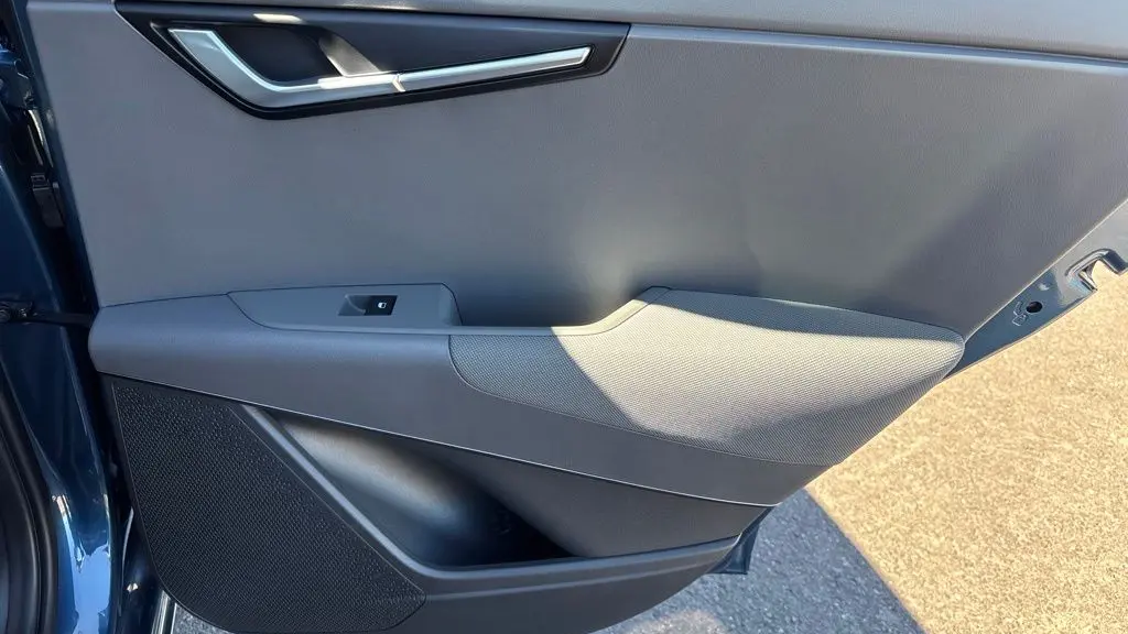 2024 Kia Niro SX