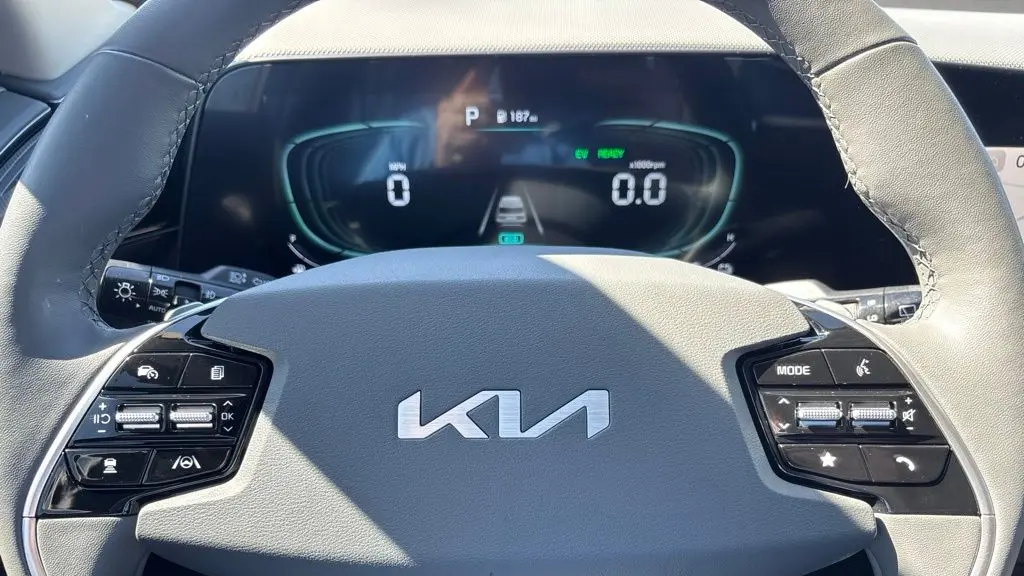 2024 Kia Niro SX