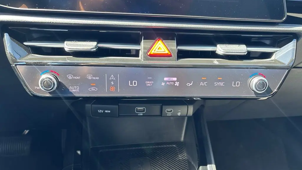 2024 Kia Niro SX