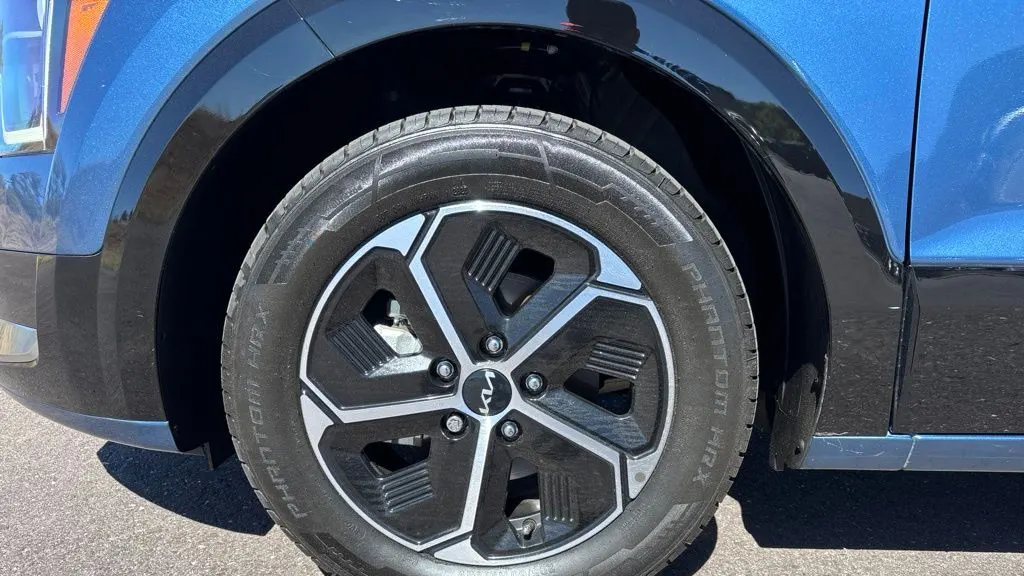 2024 Kia Niro SX