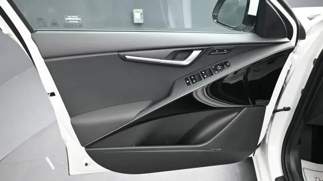2025 Kia Niro SX Touring