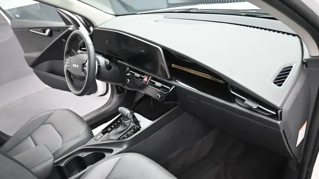 2025 Kia Niro SX Touring