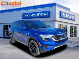 2021 Kia Seltos with Neptune Blue Exterior
