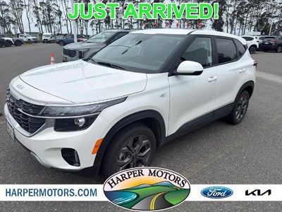 Photo of a 2025 Kia Seltos AWD LX 4DR SUV for sale