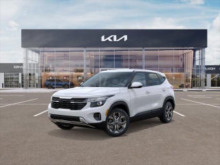 2026 Kia Seltos with Snow White Pearl Exterior