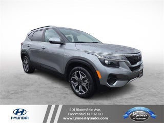 2023 Kia Seltos with Steel Gray Exterior