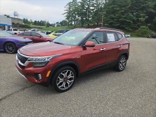 2021 Kia Seltos with Mars Orange Exterior