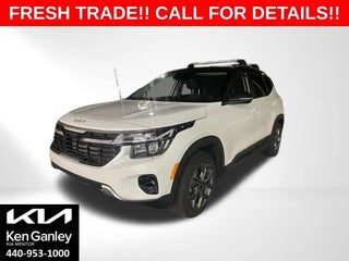 2024 Kia Seltos with Clear White/Black Roof Exterior