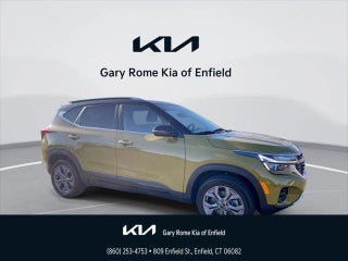 2024 Kia Seltos with Valais Green/Black Roof Exterior