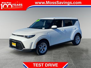 2023 Kia Soul with Snow White Pearl Exterior