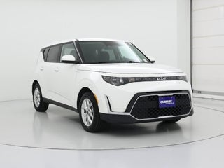 2024 Kia Soul with Snow White Pearl Exterior
