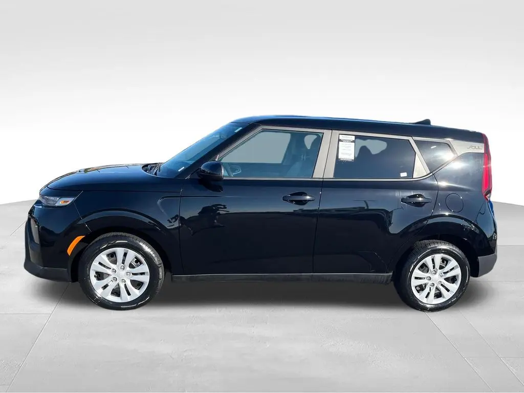 2022 Kia Soul LX — photo 1 of 12