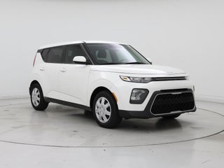 2022 Kia Soul with Snow White Pearl Exterior