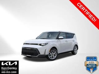 2025 Kia Soul with Snow White Pearl Exterior