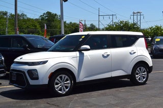 2021 Kia Soul with Snow White Pearl Exterior