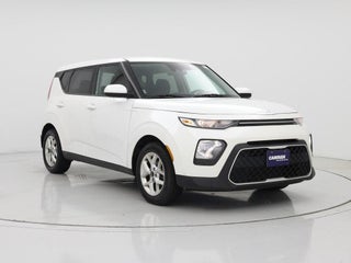 2022 Kia Soul with Snow White Pearl Exterior