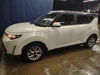 2023 Kia Soul with Snow White Pearl Exterior