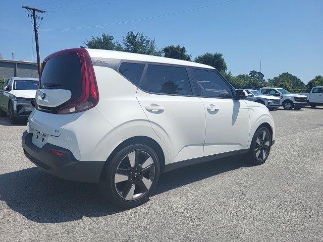 2020 Kia Soul EX — photo 1 of 3