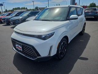 2025 Kia Soul with Snow White Pearl Exterior