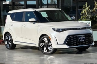 2023 Kia Soul with Snow White Pearl Exterior