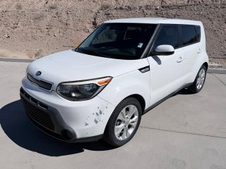 2015 Kia Soul with Clear White Exterior