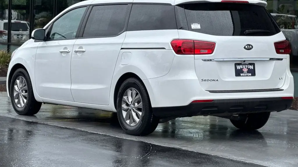 2021 Kia Sedona LX
