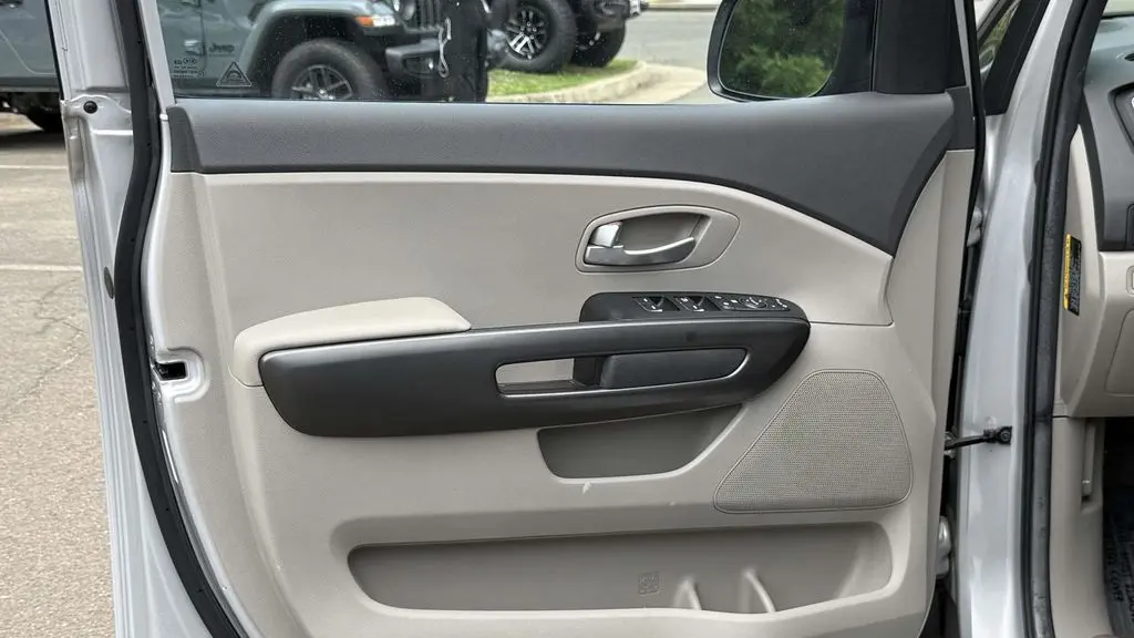 2016 Kia Sedona LX