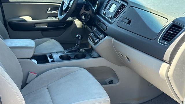 2015 Kia Sedona LX