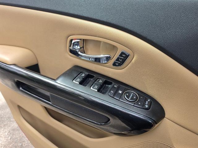 2016 Kia Sedona - $8,993
