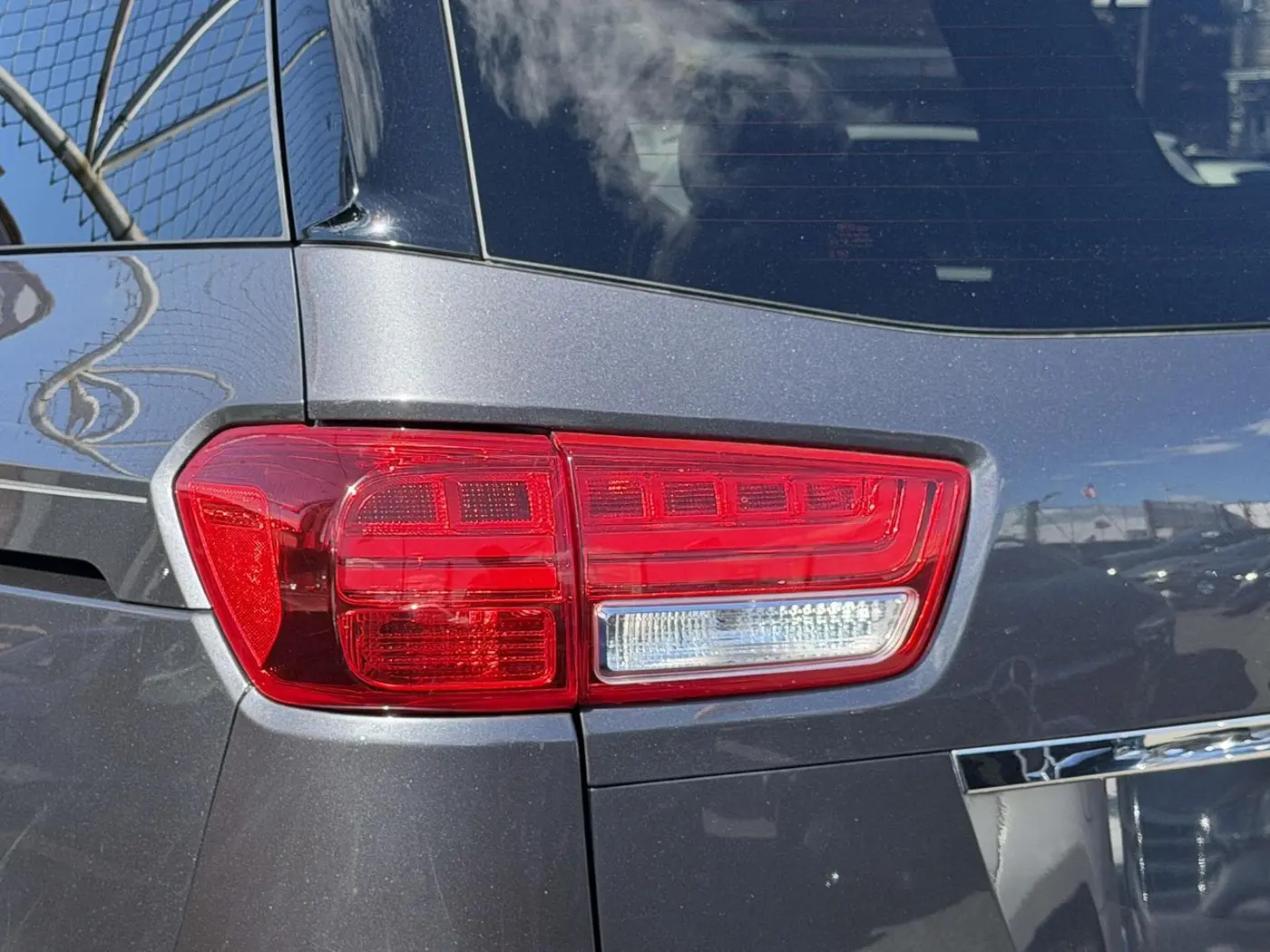 2016 Kia Sedona - $13,348