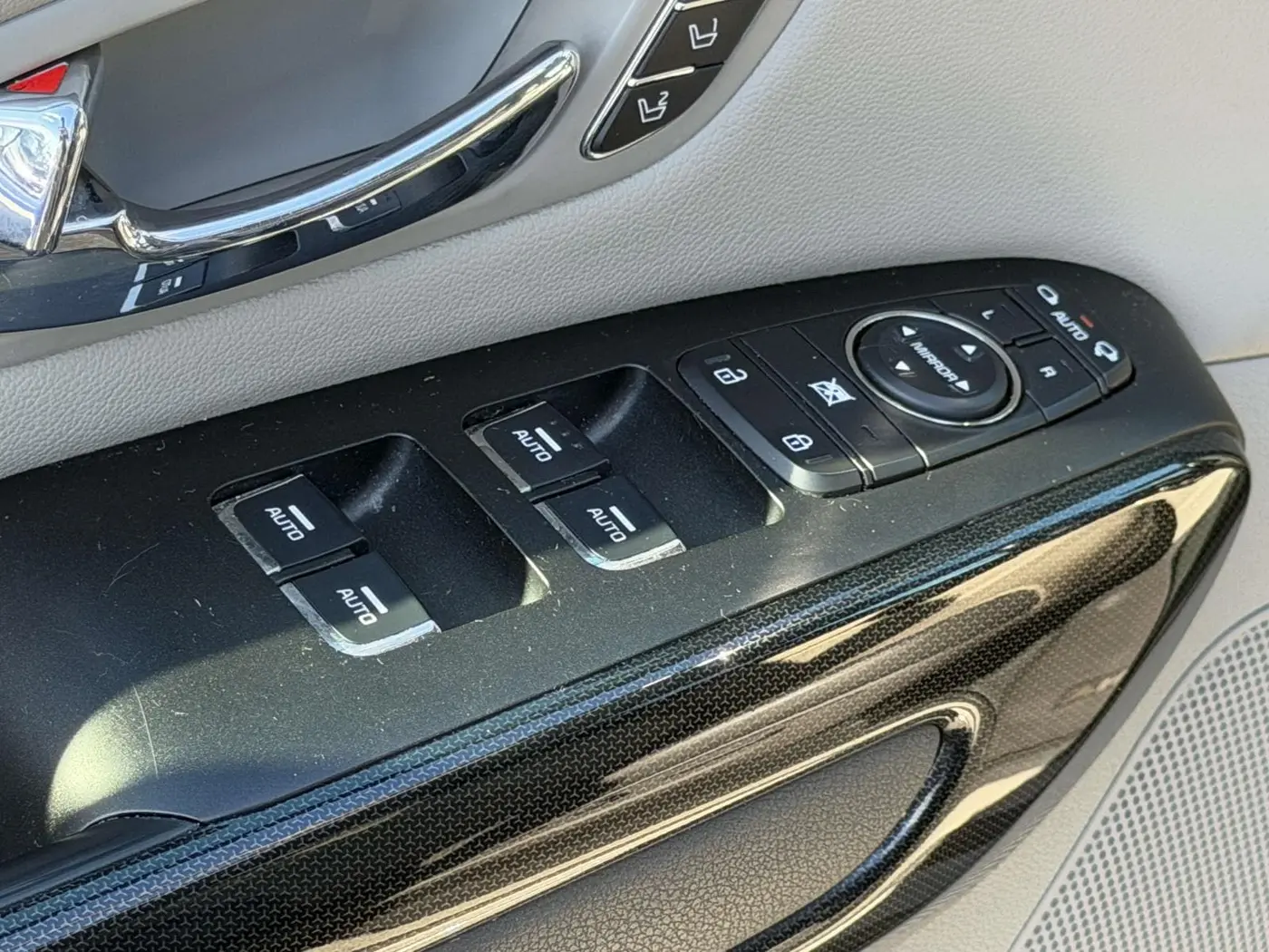 2016 Kia Sedona - $13,348