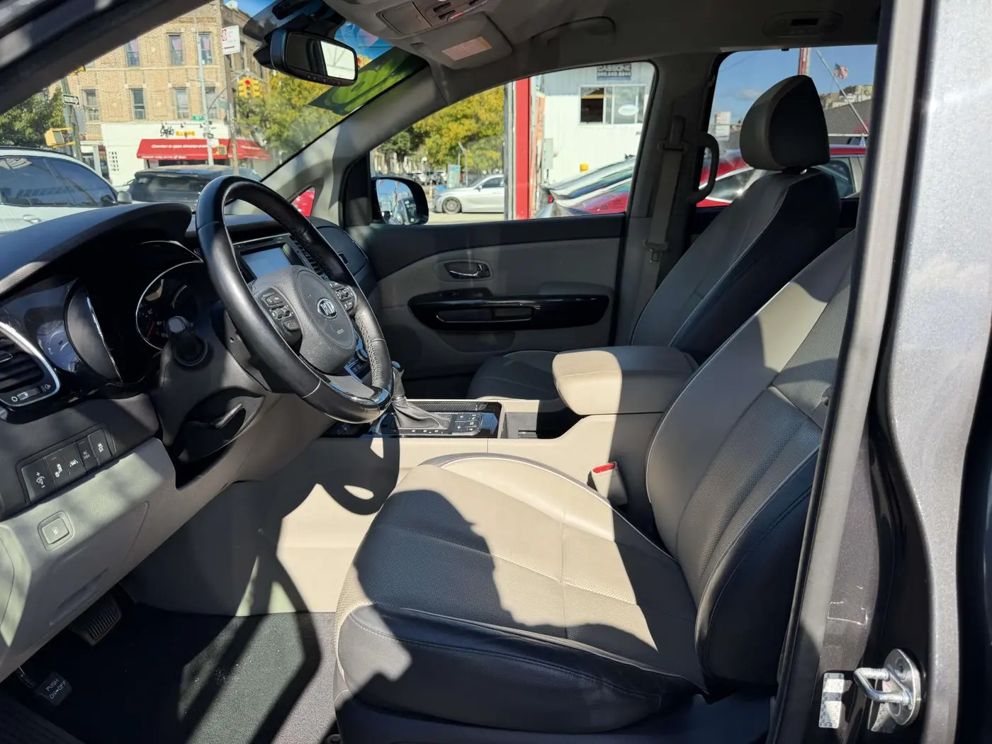 2016 Kia Sedona - $13,348