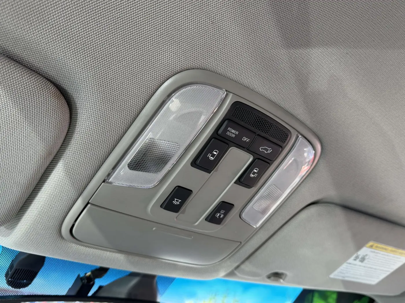 2016 Kia Sedona - $13,348