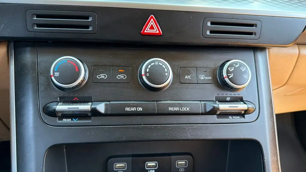 2024 Kia Carnival LX