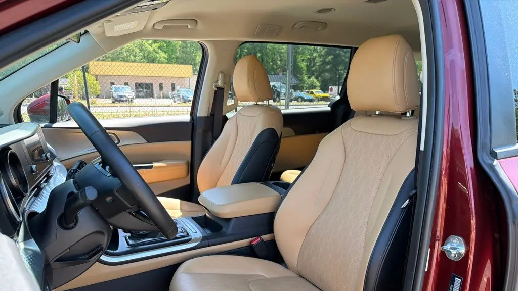 2024 Kia Carnival LX