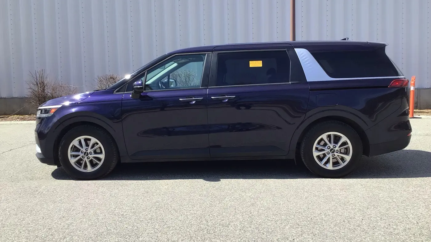 2022 Kia Carnival LX