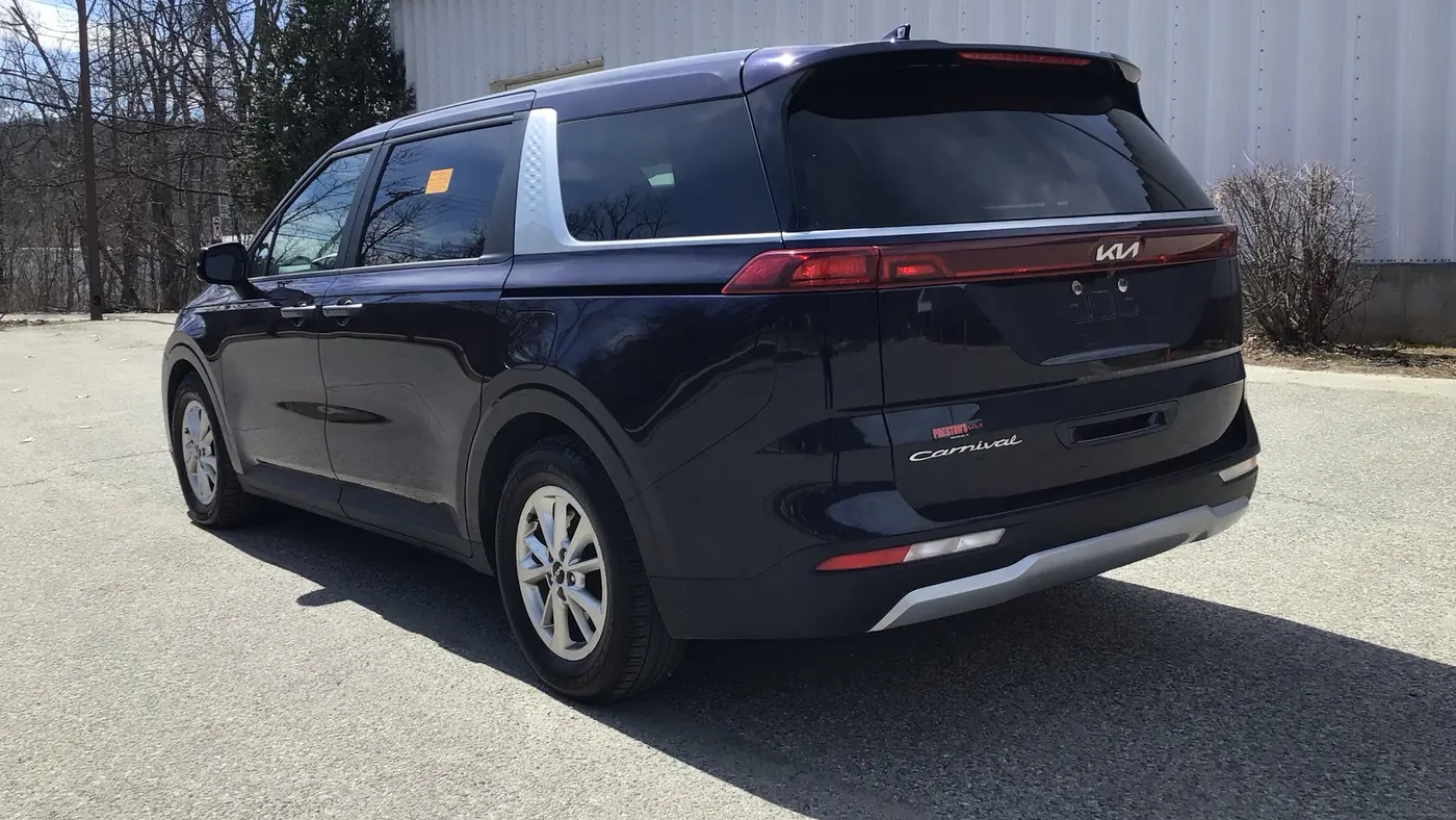 2022 Kia Carnival LX