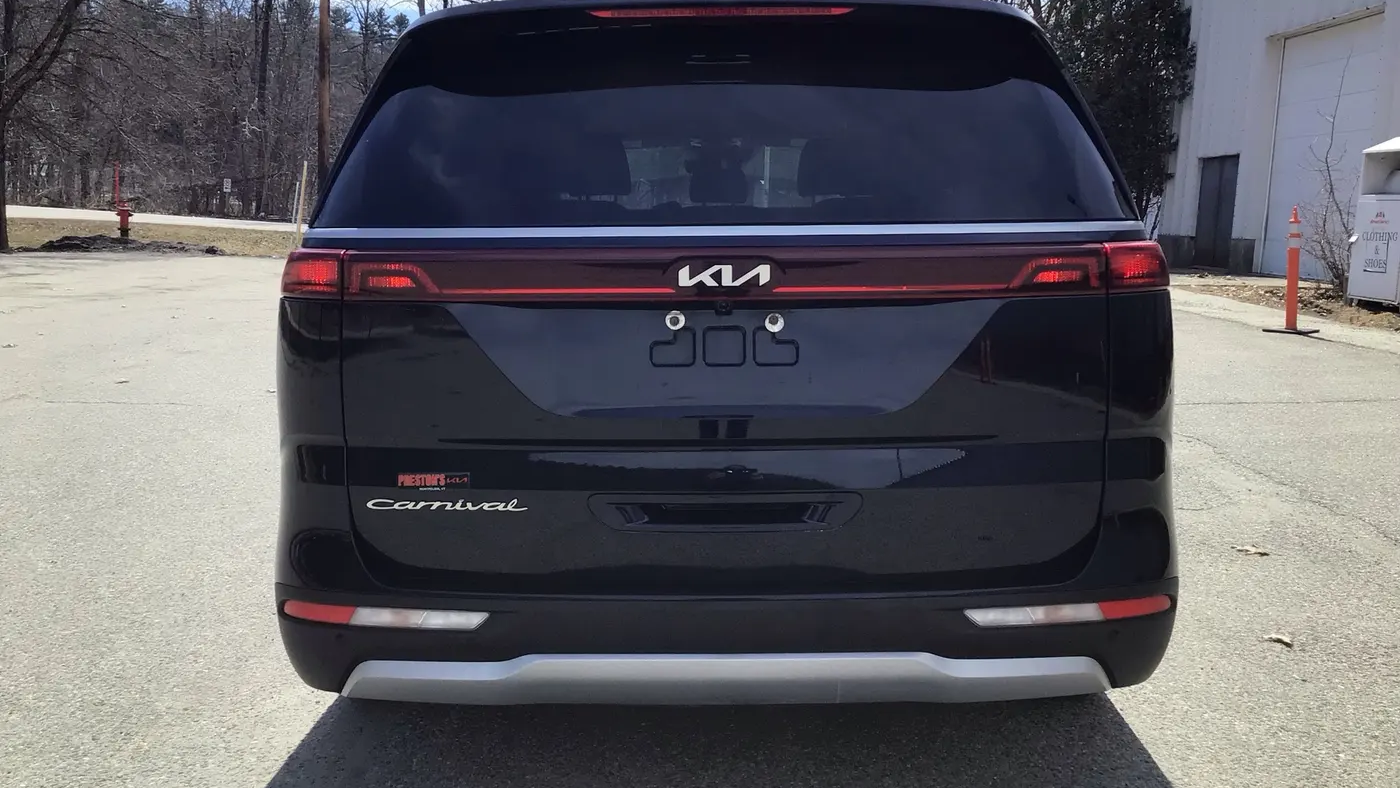 2022 Kia Carnival LX