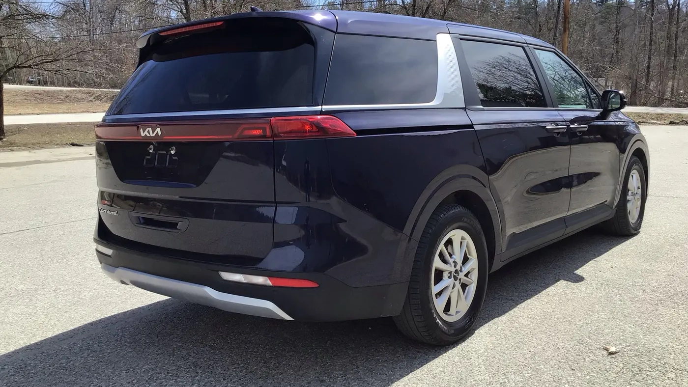 2022 Kia Carnival LX