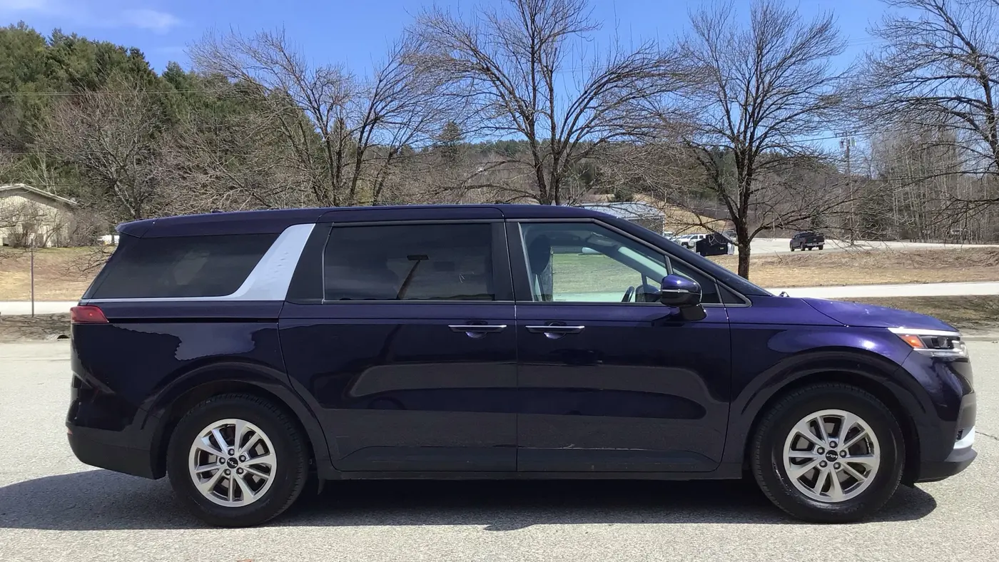 2022 Kia Carnival LX